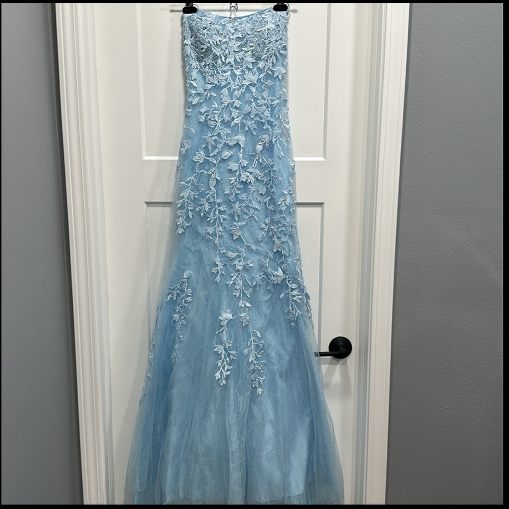 Trumpet/Mermaid Scoop Neck Lace Tulle Sweep Train Appliques Prom Dress Size 0